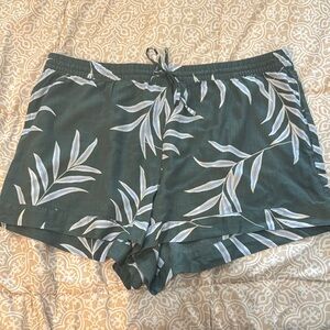 EXCELLENT Condition, Super Cute, Stars Above Olive Leaf Print Shorts
